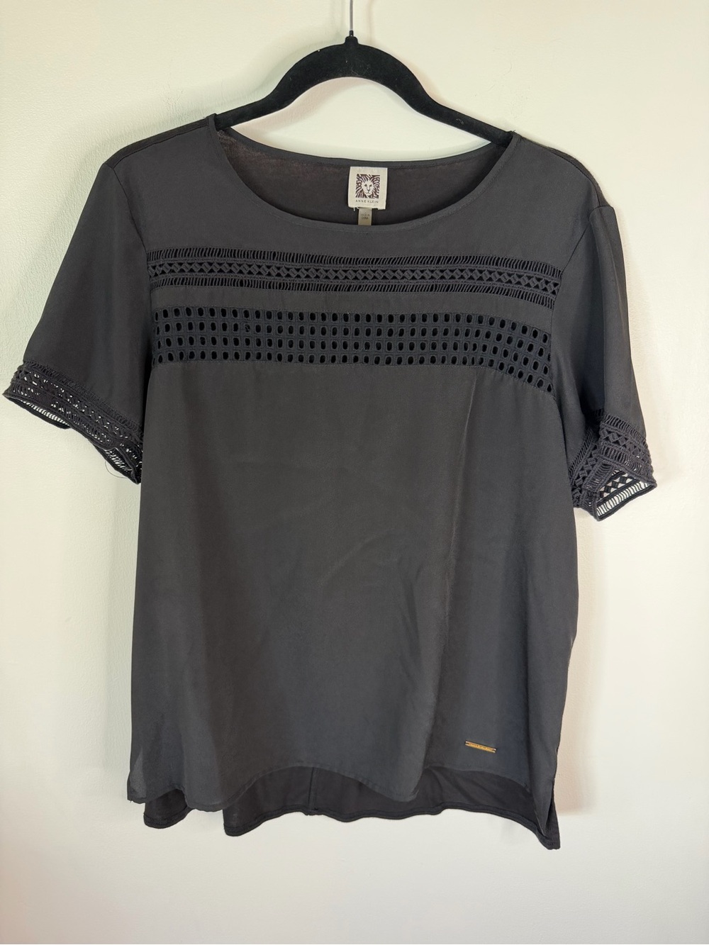 Anne Klein black size Large top Crochet-Detail Short Sleeve Blouse classic